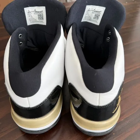 Size 13 - Nike Air Jordan Max Aura White Black Gold AQ9084-107 Men's Shoes - Picture 4 of 11